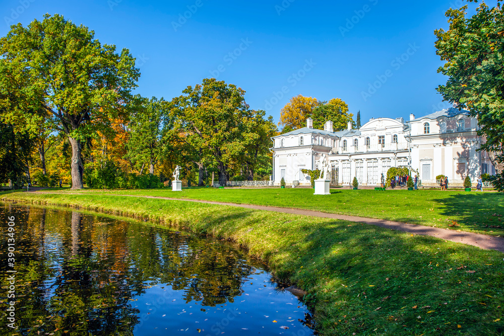 Fototapeta premium Chinese Palace and Chinese Pond. Oranienbaum. Lomonosov. St. Petersburg. Russia