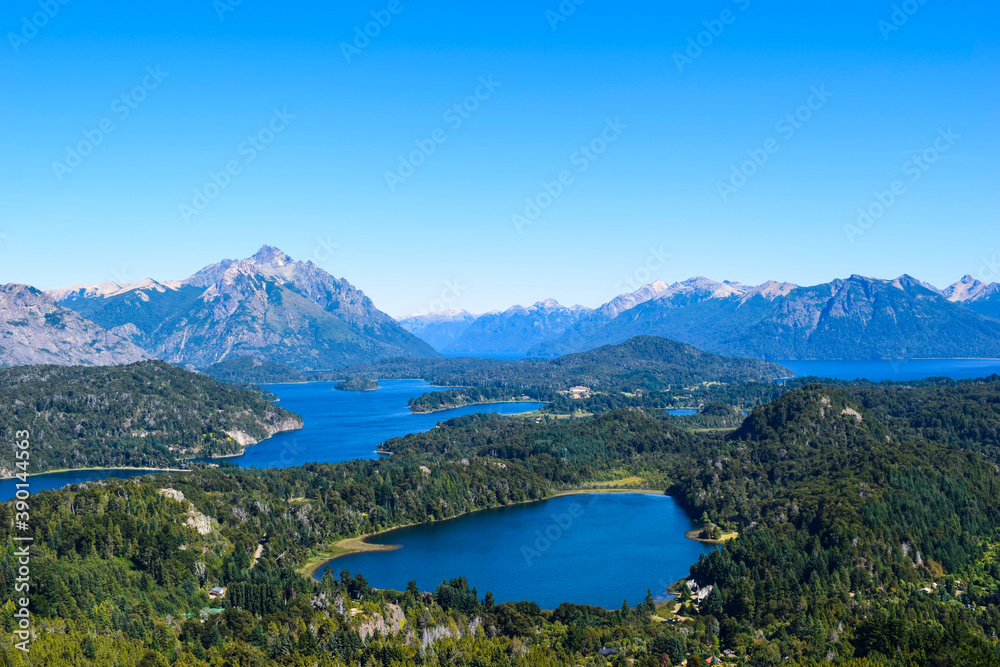 Entre lagos y montañas. 