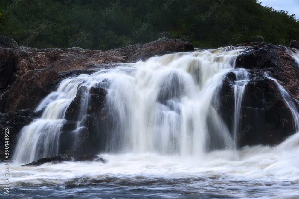 Obraz premium Rapid waterfall flow on the Titovka River in the polar region. Murmansk region, Russia