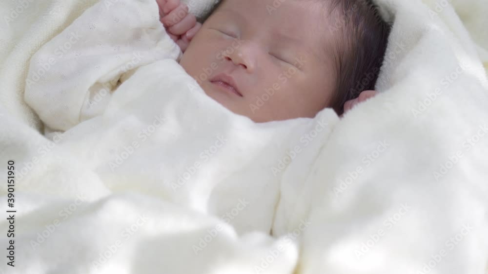 寝ている赤ちゃん