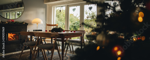 Obraz na plátně Family home decorated for Christmas eve