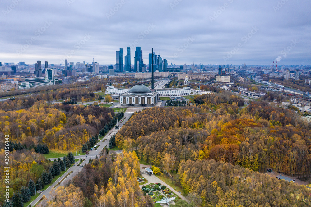 Obraz premium panoramic view of the autumn park in the city from the height of the drone