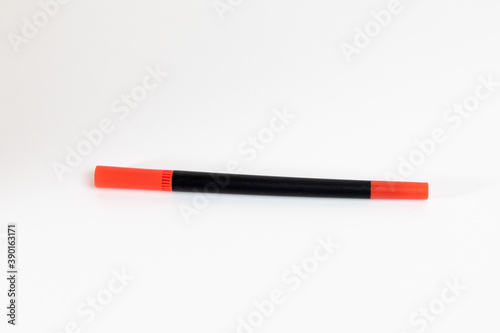 Red. Color marker with double brush tip. Ideal for adult and children's coloring books, manga, comics, calligraphy.