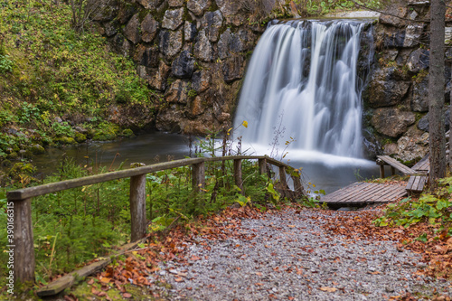 herbstlicher Wasserfall