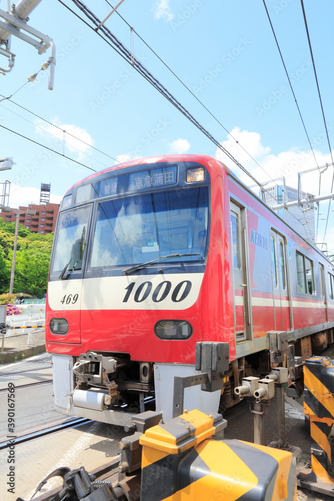 京急八ツ山橋踏切と京浜急行