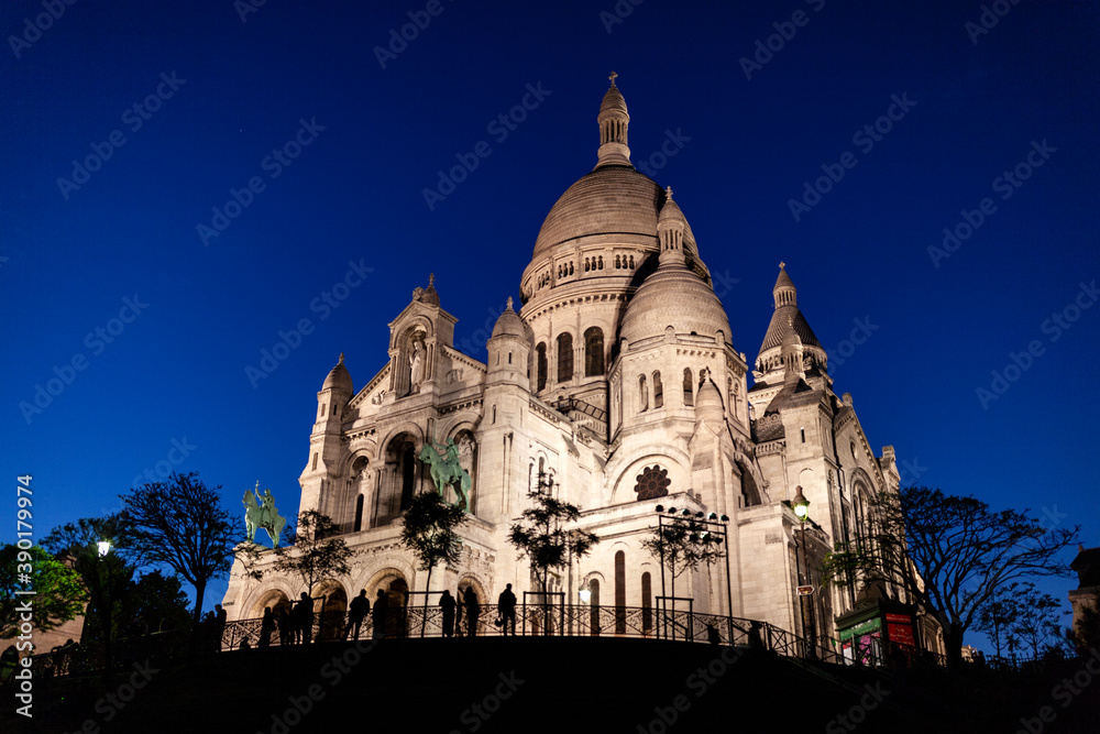 Sacre Coeur basilica at night