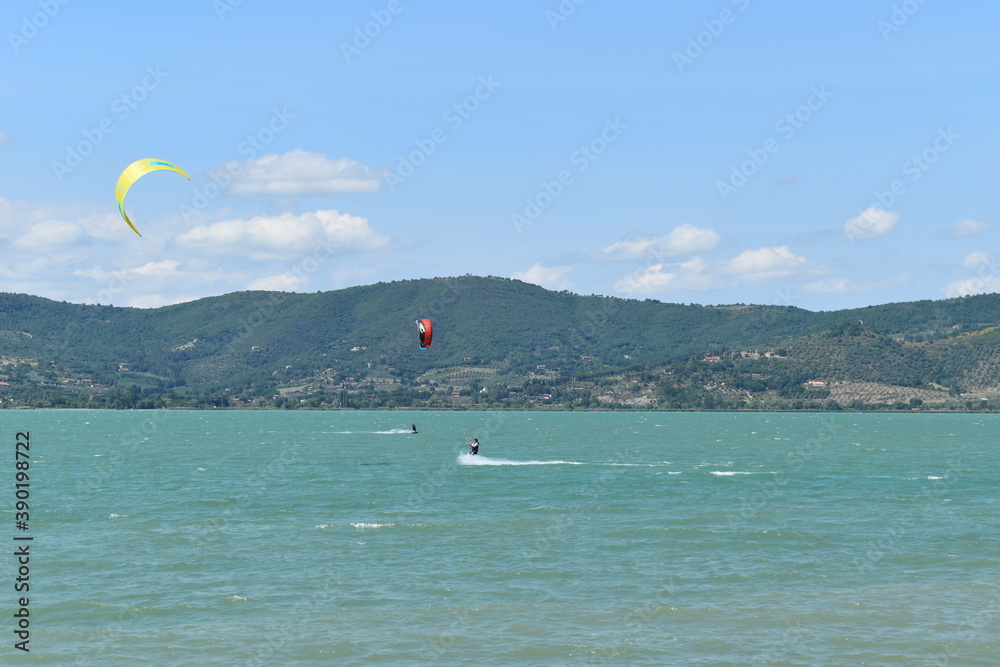 Kitesurfing sul lago Trasimeno