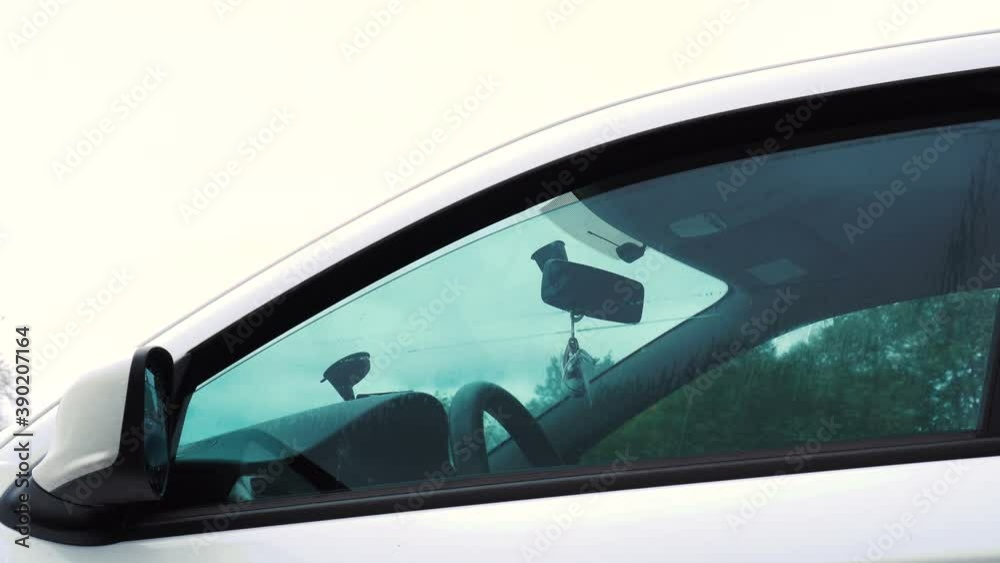 Closes window of car. Side car driver's window closes. Automatic