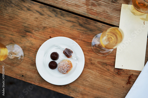 Dessert plate and wine glass
