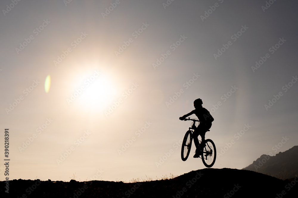 Obraz premium unusual riding techniques for the active and energetic cyclist