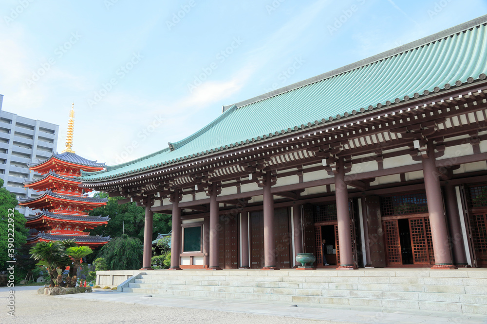 東長寺　本堂と五重塔