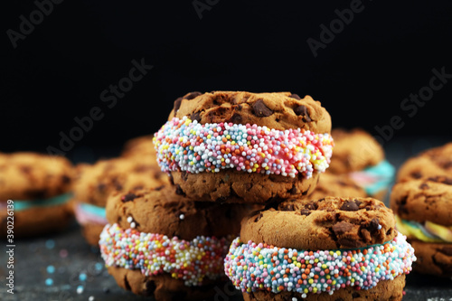 Canvas Print ice cream sandwiches with strawberry and chocolate