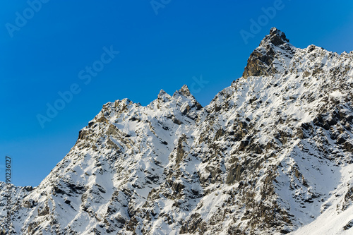 Snow covered mountains in the Alps with blue sky - Meribel 3 Vallées