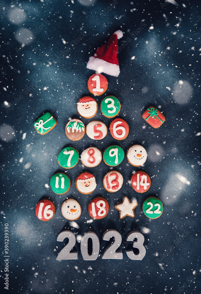 christmas calendar card  tree with gifts