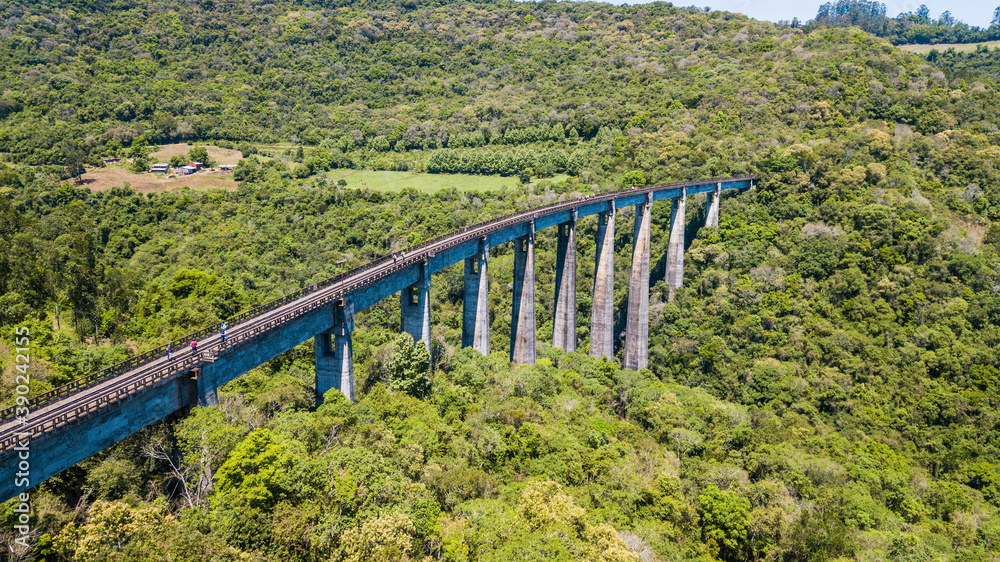Viaduto Dois Lajeados - Ferrovia do Trigo. Aerial view of the Dois Lajeados railway viaduct, Rio Grande do Sul