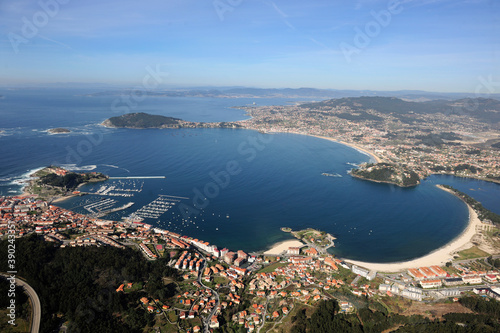 Fototapeta Naklejka Na Ścianę i Meble -  aerial view of Bayonne in Galicia