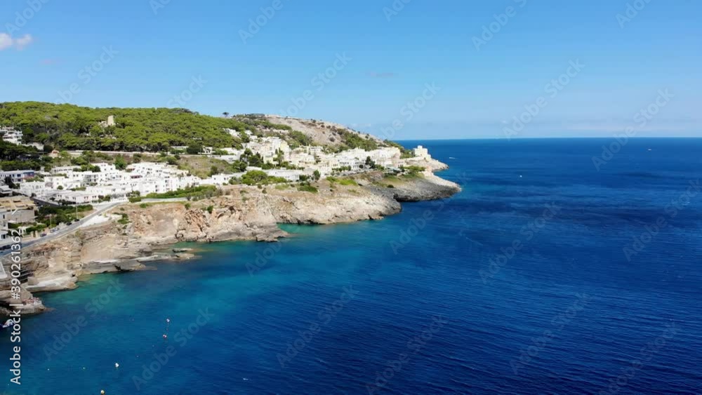 Europa Italien Sommer Drohne Flug über Strand Felsen Wand am Meer während Corona Covid Pandemie Urlaub Ferien türkis Ozean schäumende Wellen Reise Drohnenflug Ruine Leuchtturm Europa Italien Sommer Drohne Flug über Strand Felsen Wand am Meer während Corona Covid Pandemie Urlaub Ferien türkis Ozean schäumende Wellen Reise Drohnenflug Ruine Leuchtturm