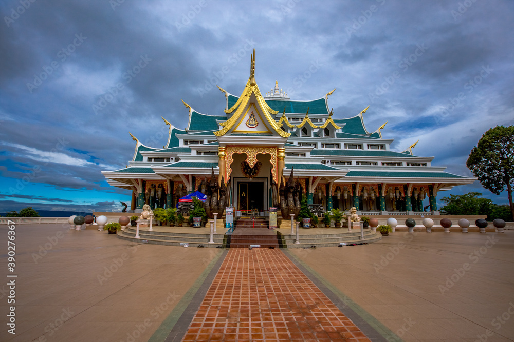 Obraz premium Reclining Buddha Temple Wat Pa Phu Kon-Udon Thani:June18,2020,the atmosphere inside the Reclining Buddha Temple,the Lecturer, Mahamuni Buddha, located on a high mountain in the Yung area,thailand