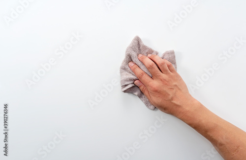 Fotografie A man's hand on a white background with a rag