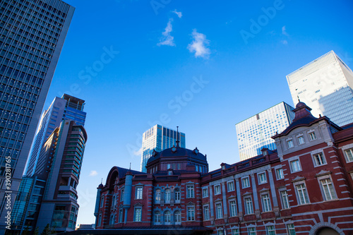 東京駅舎丸の内口から見た八重洲口の高層ビル
