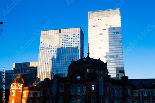 東京駅舎丸の内口から見た八重洲口の高層ビル