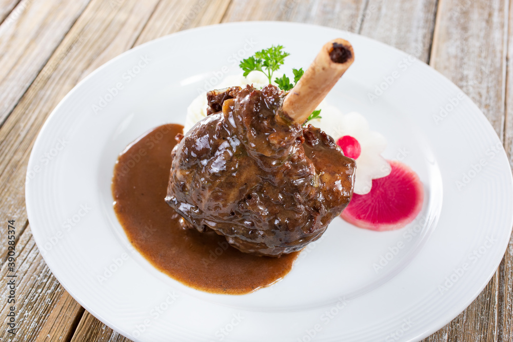 A view of a plate of lamb shank.