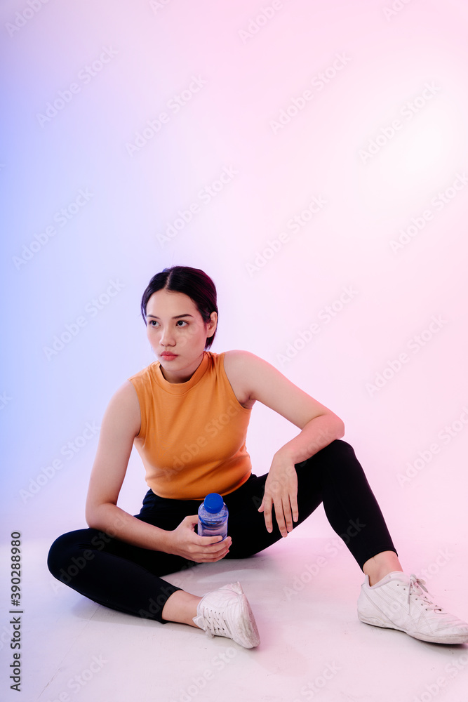 Obraz premium Asian woman take a rest after exercise in gym.
