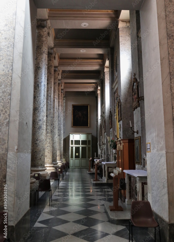 Caserta – Navata sinistra del Duomo