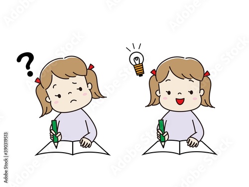 勉強している子供　難しくて考えている子と答えがわかって笑顔の子