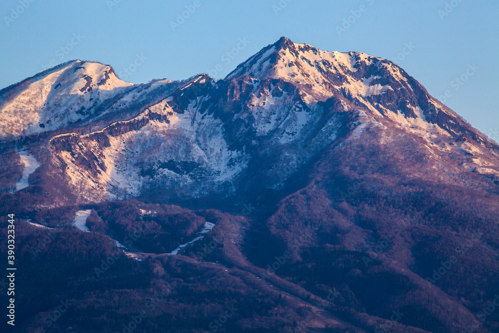 残雪の妙高山
