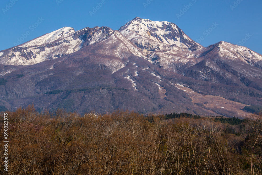 残雪の妙高山