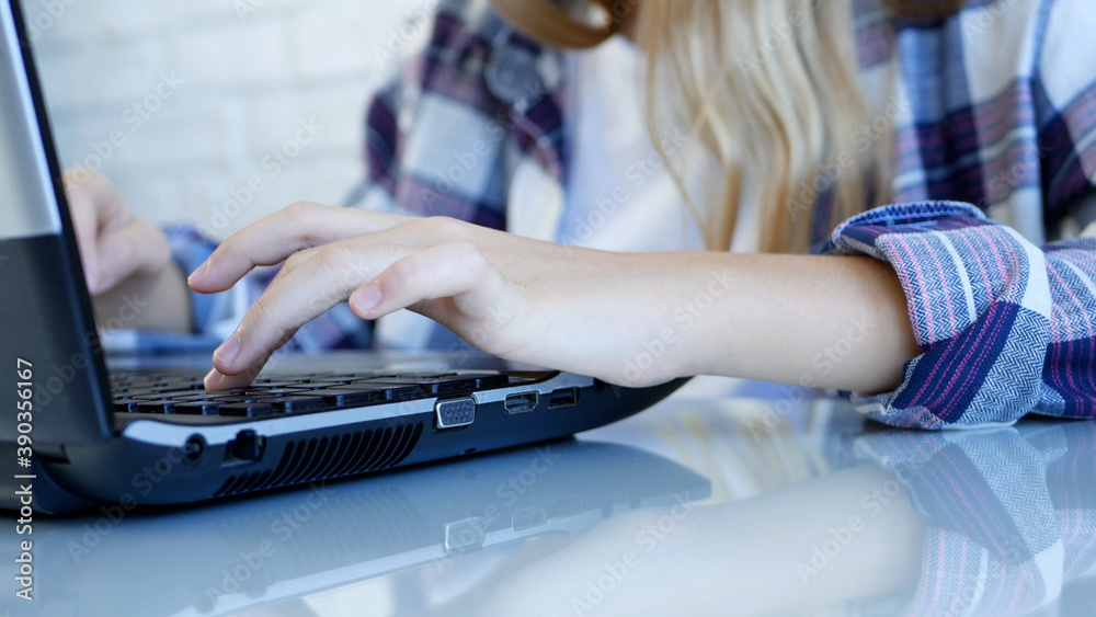 Fototapeta premium Child Browsing Internet on Laptop, Girl Studying Typing on Computer in Coronavirus Pandemic, Kid Learning, Online School Education