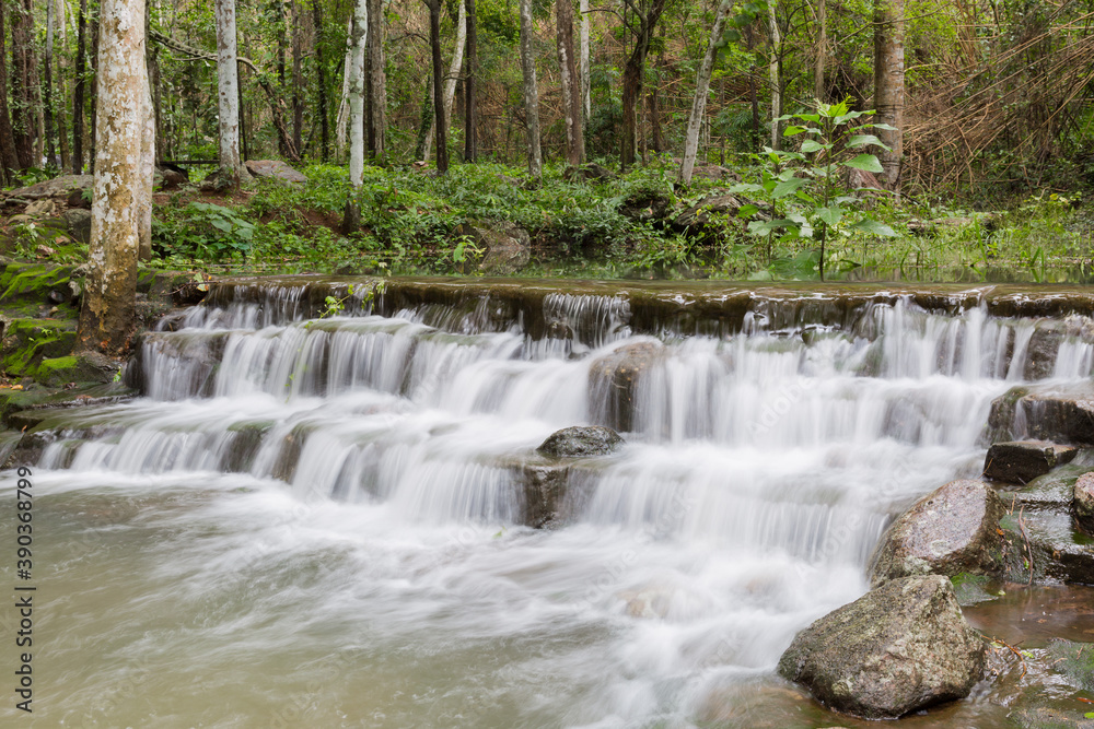 Fototapeta premium Sam Lan Waterfall National Park waterfall scenery is beautiful. 