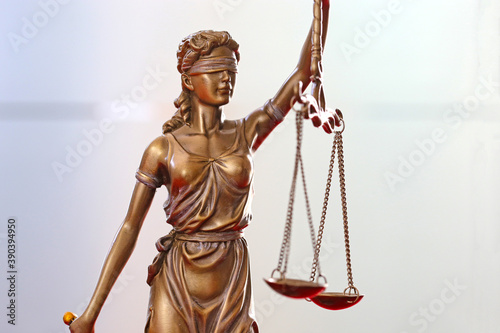 Nahaufnahme einer Justitia als Symbolbild für Recht, Gerechtigkeit usw.