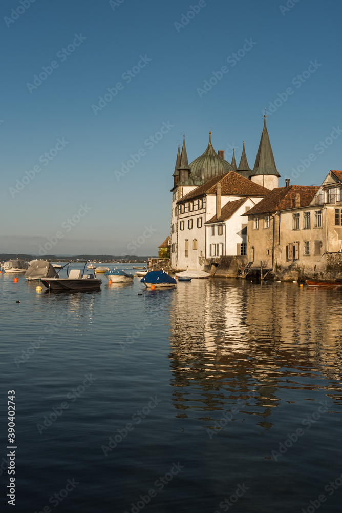 Turmhof mit Hafen und Booten in Steckborn am Bodensee, Kanton Thurgau, Schweiz