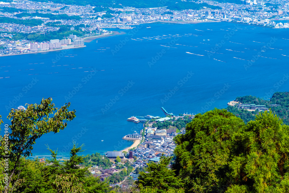弥山展望台からの広島市街と宮島港