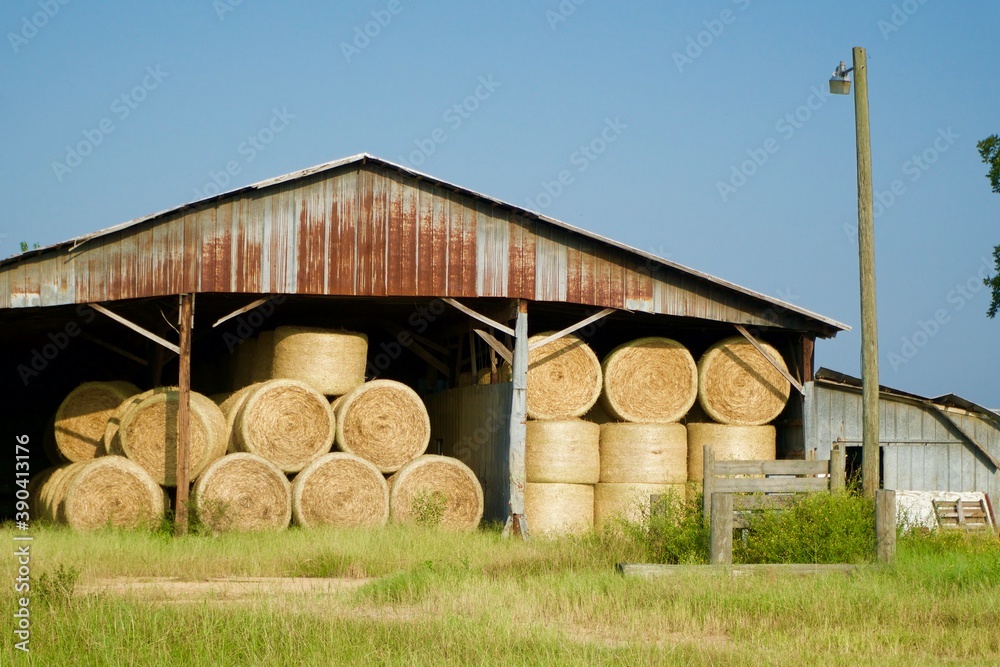Obraz premium Barn with Hay Bales