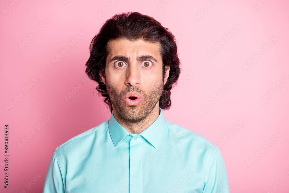 Photo of young multiethnic brown hair man amazed shocked news rumor unbelievable isolated over pink color background Photo of young multiethnic brown hair man amazed shocked news rumor unbelievable isolated over pink color background