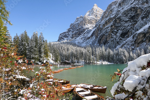 Foto Pragser Wildsee im Winter und Großer Apostel - Lago di Braies