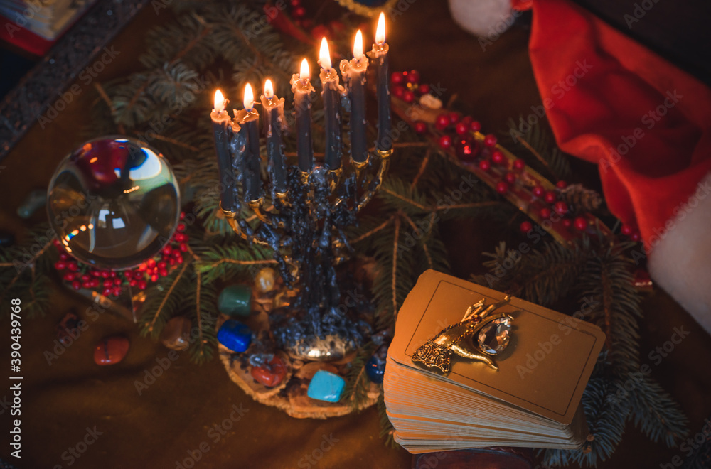 Naklejka premium Concept of Christmas divination predictions on tarot cards, magical ball and other magic