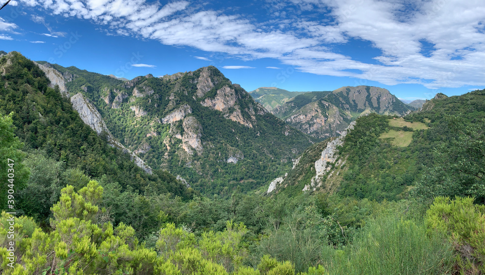 Obraz premium mountains in the mountains