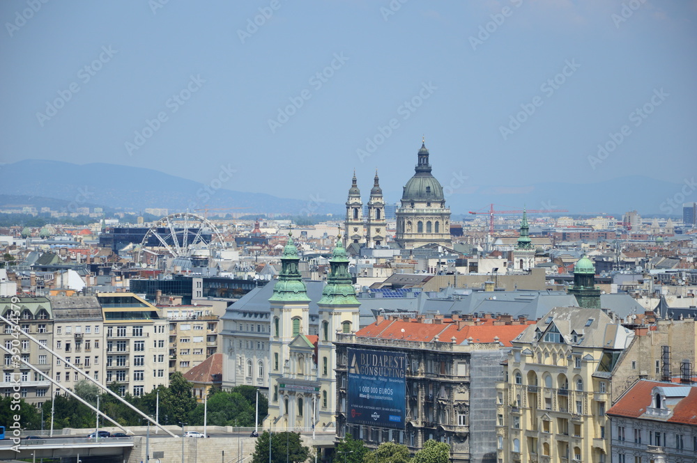 Budapest in Cream Colors

/Nikon/
