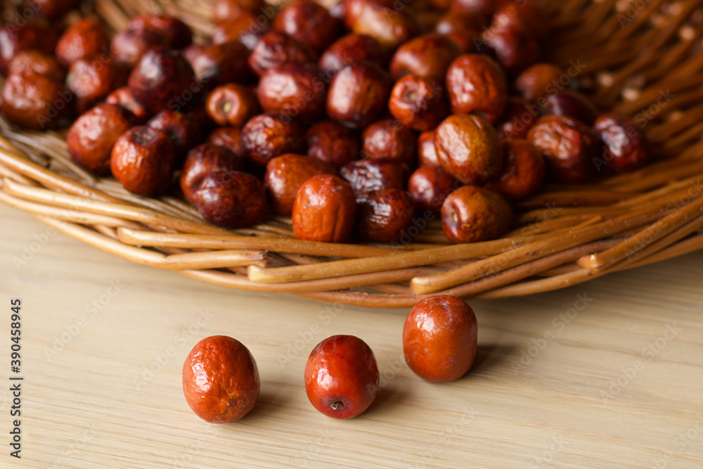 Obraz premium group of ripe jujubes fruits in basket