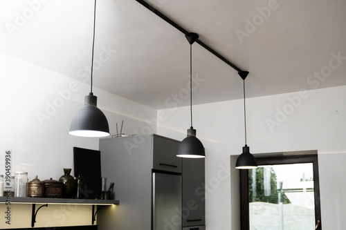 Φωτογραφία Industrial black look pendant lamps in a kitchen interior