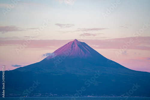 Konstfotografi Azores, Island of Sao Jorge, view on the imposing Volcano Mount Pico