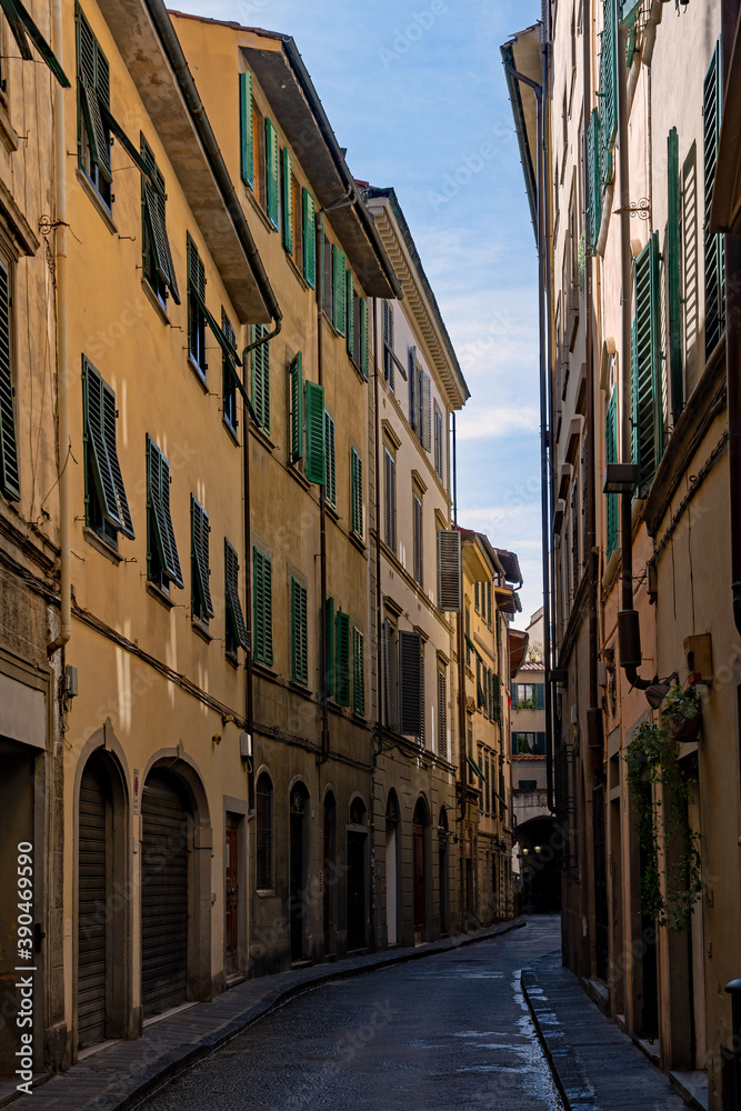 Straße in der Altstadt von Florenz in der Toskana in Italien 