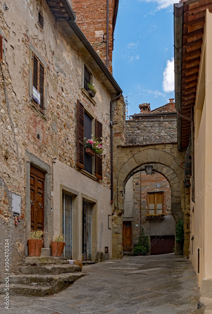 Gasse in der Altstadt von Anghiari in der Toskana in Italien 