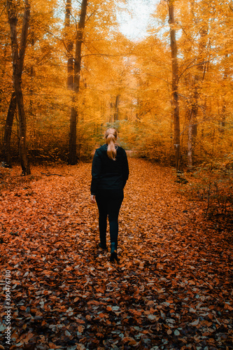 A gril exploring the autumn forest © Ricardo