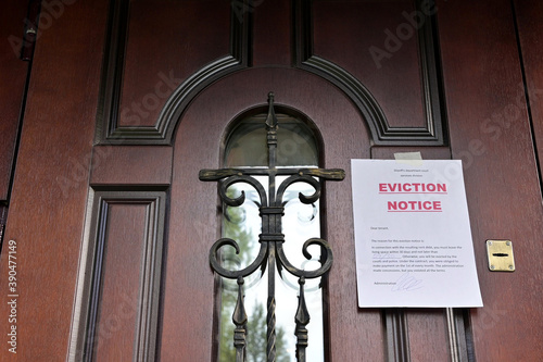 the notice of eviction of tenants hangs on the door of the house
