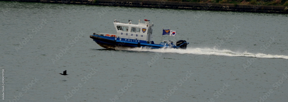 Obraz premium boat on the river